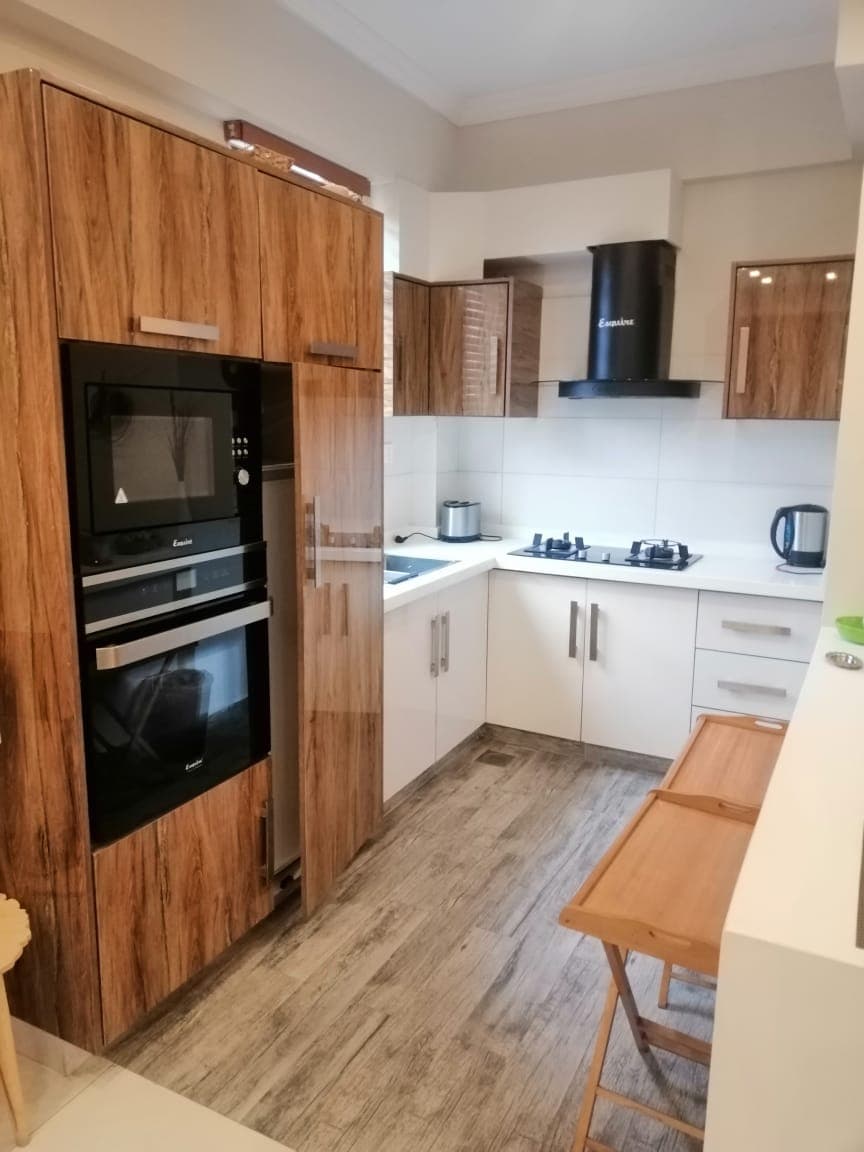 KITCHEN — walnut cabinetry, Esquire oven, gas hob